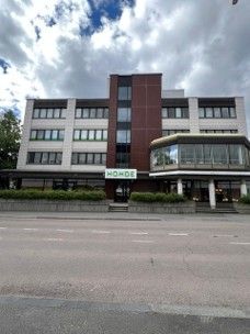 Vuokrataan erinomaiselta ja näkyvältä paikalta n. 200 m2 liiketilaa Väinönkadulta. Tila soveltuu toimisto- tai liiketila...