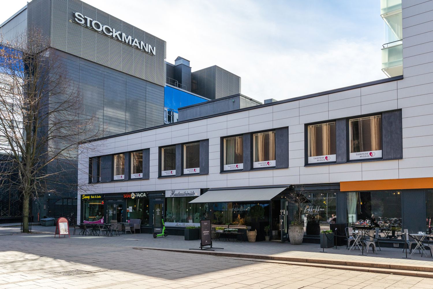 Nyt tarjolla heti vapaa 250 neliön toimistohuoneisto huippupaikalta! Hämeenkadulle on lyhyt matka ja rautatieasemakin on...