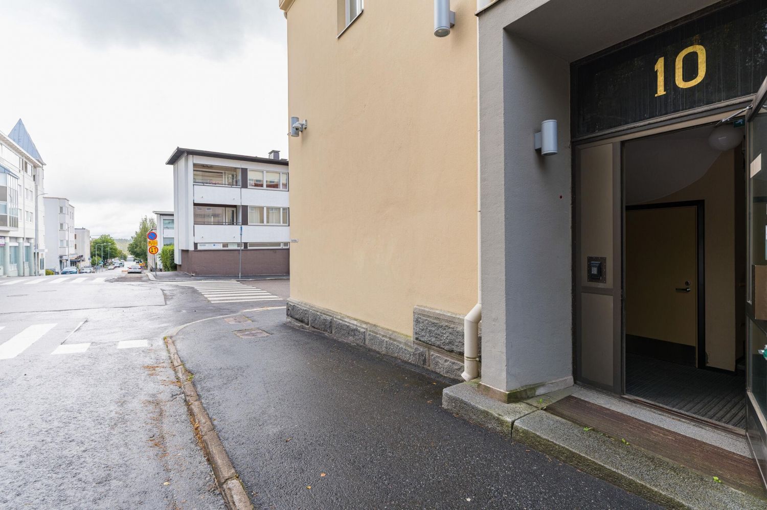 Oma sisäänkäynti