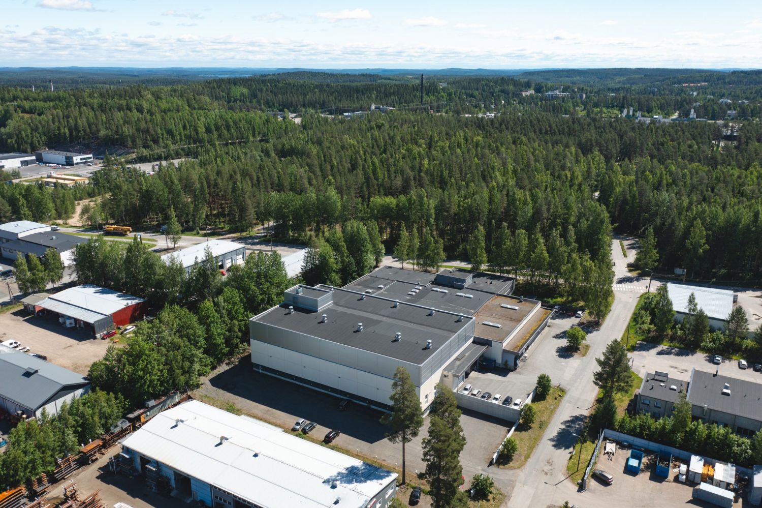 Alle 10 v sitten osin uudisrakennettu ja osin saneerattu tehokas varastokiinteistö vapautuu keväällä 2027