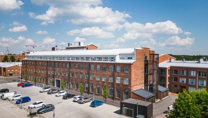 Silkin vanhalla tehdasalueella sijaitseva toisen kerroksen 374 m² kokoinen toimistotila. Tilasta on myös helposti erotet...