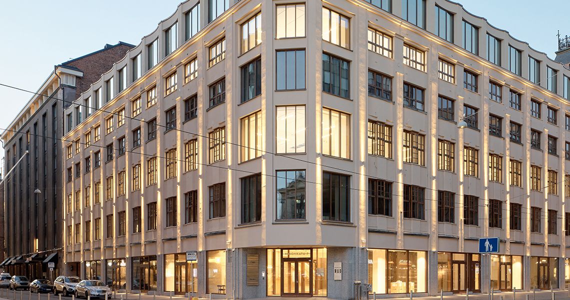 Vuokrattava toimistotila 527 m², näyttävässä ja täysin peruskorjatussa kiinteistössä loistosijainnilla ja kattavilla pal...