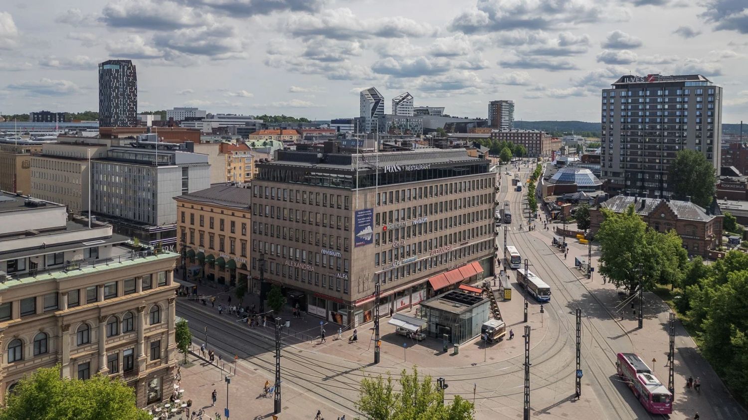 Vuokrattavissa neljännestä kerroksesta toimistotila, josta näkymä Tammerkoskelle.