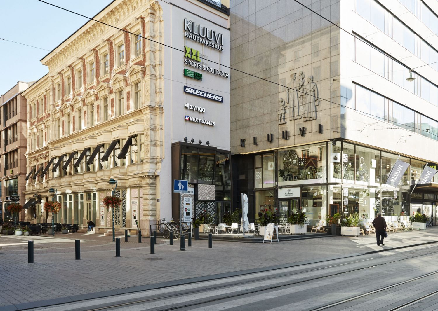 Vuokrataan edustava toimistotilakokonaisuus Kluuvikadun ja Yliopistonkadun kulmassa, 4. kerroksessa. Tiloja voidaan muok...