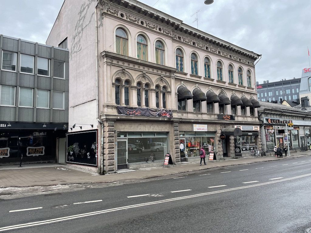 RAVINTOLATILA TURUN YDISKESKUSTASTA. Tila sijaitsee kauppatorin kulmalla osoitteessa Eerikinkatu 8 rakennuksen toisessa ...