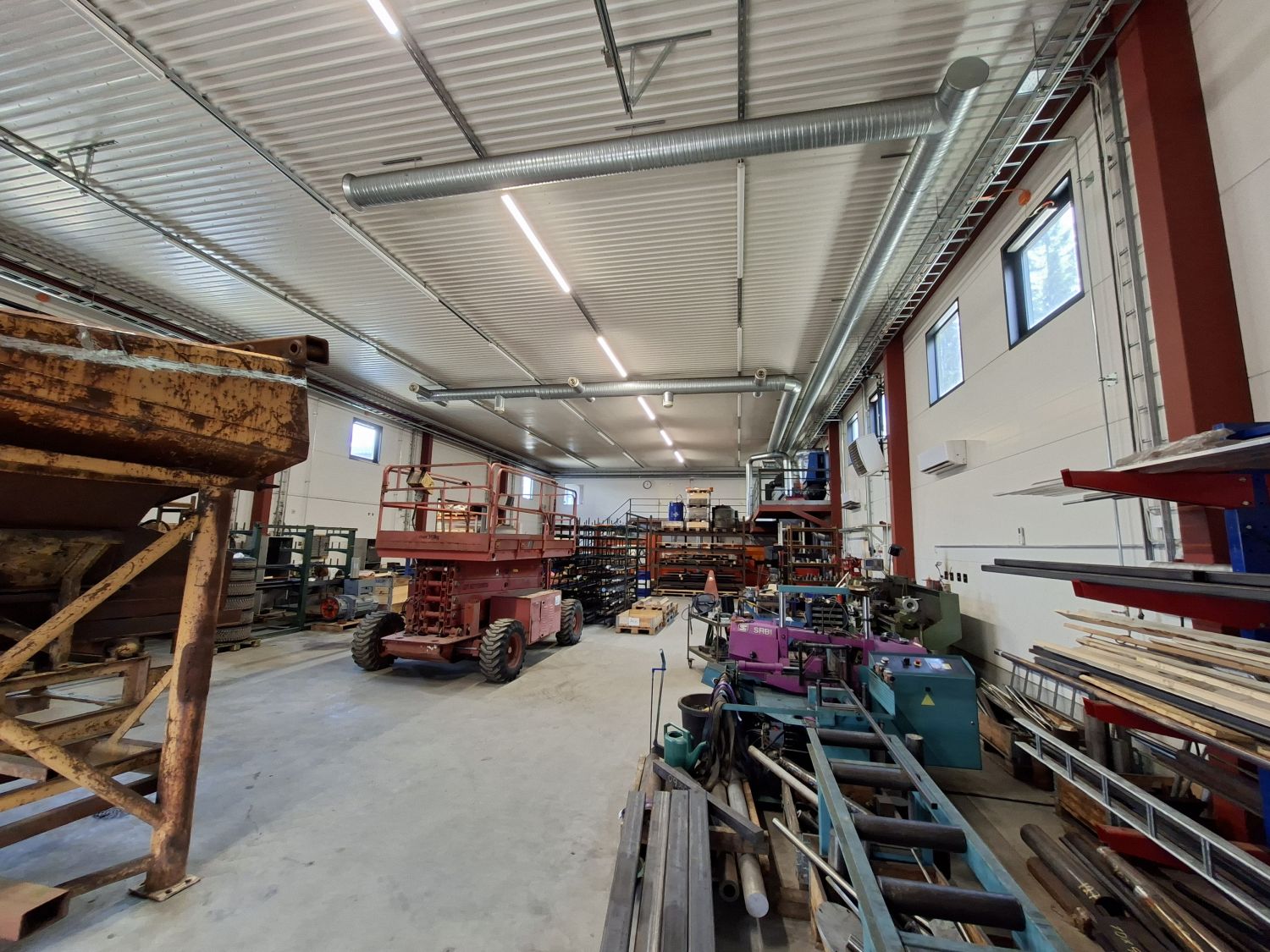 Tuotantotila - päähalli noin 420 m2