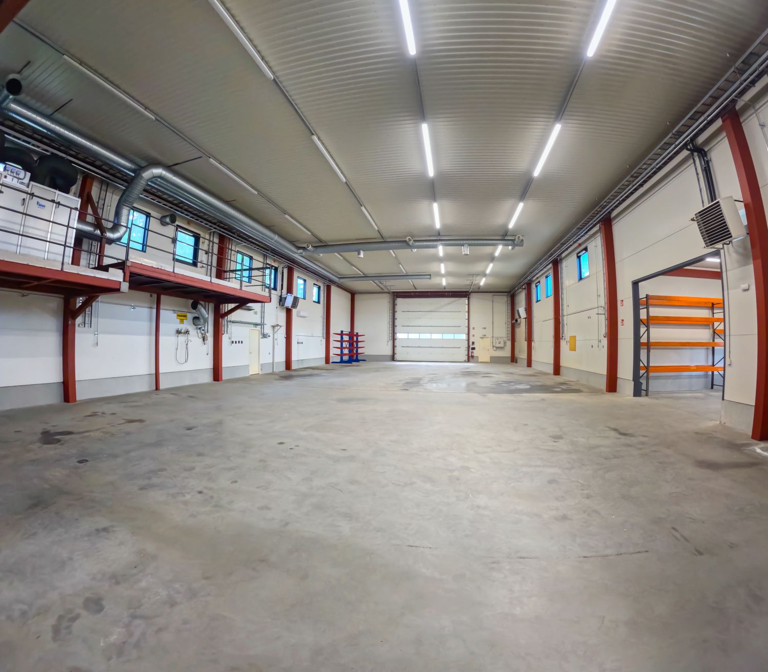 Tuotantotila - päähalli noin 420 m2
