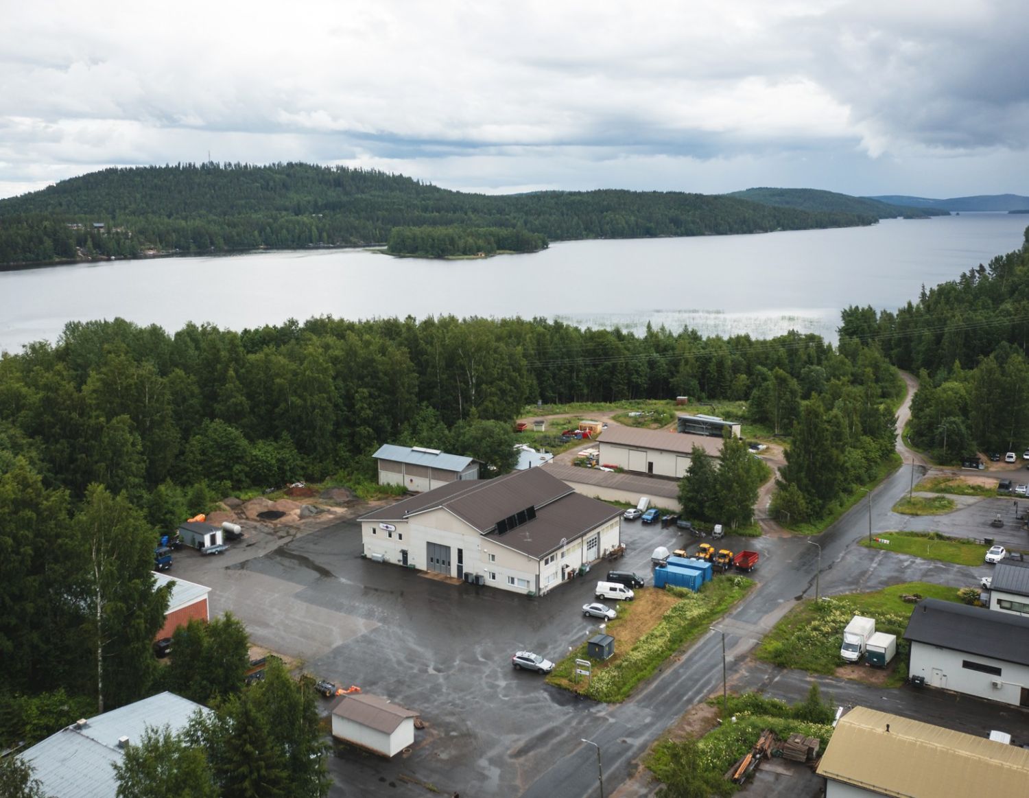 Myydään hallikiinteistö Muuramen Teollisuuskylästä omalla 7 505 m2 tontilla.