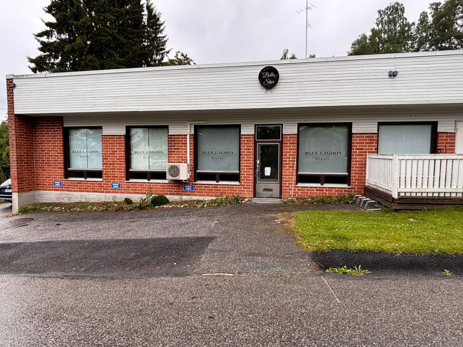 Ikkunoissa mahdollisuudet teippauksille