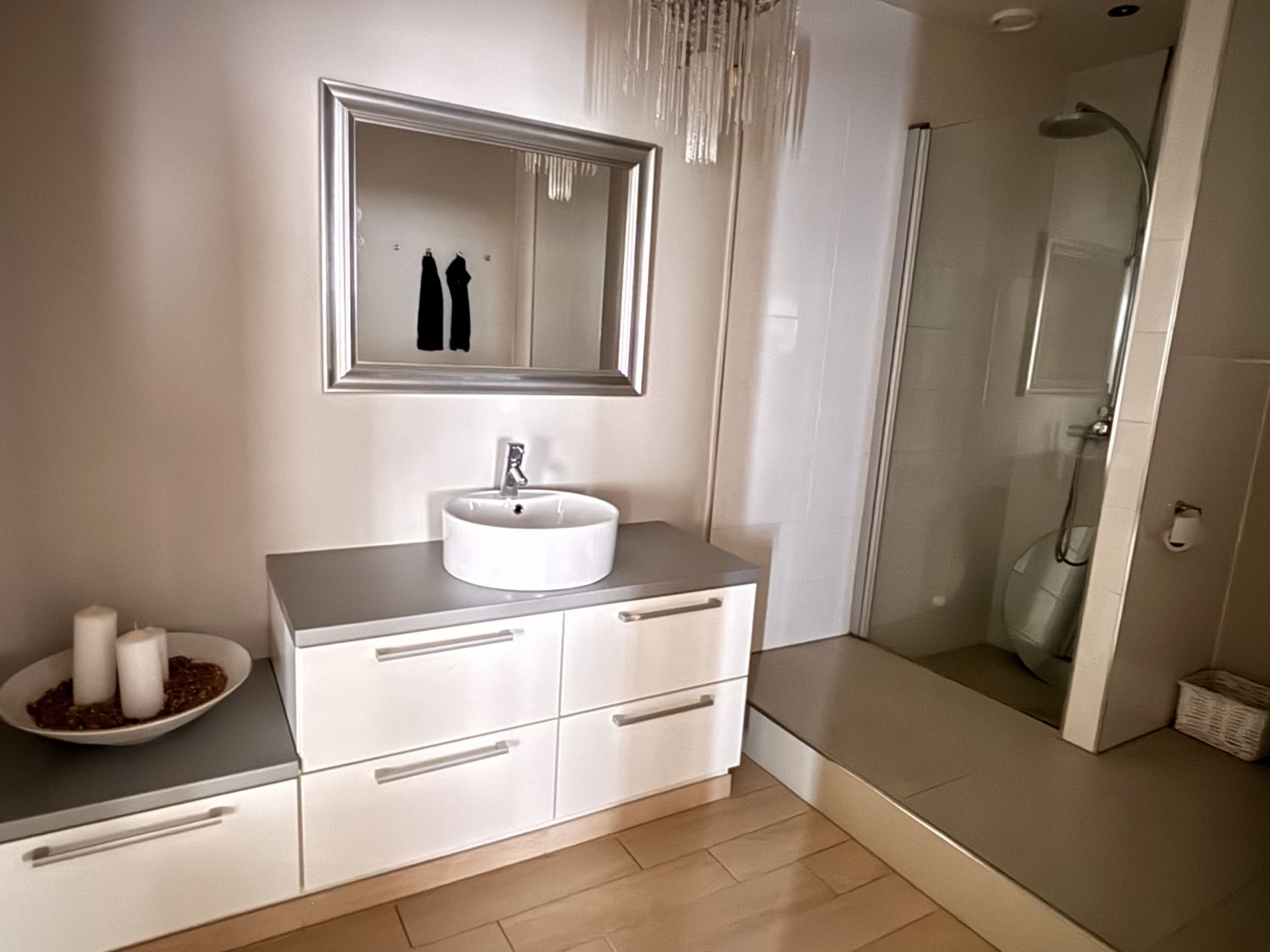 Asiakas-WC ja suihku