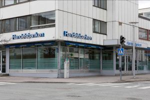 Katutason liiketilaa Hämeenlinnan keskustassa.Tämä 240 m² tila koostuu katutason 165 m² tilasta ja 75 m² kellaritilasta. Tila on mahdollista muuttaa ravintolaksi, mutta ei musiikkiravintolaksi.