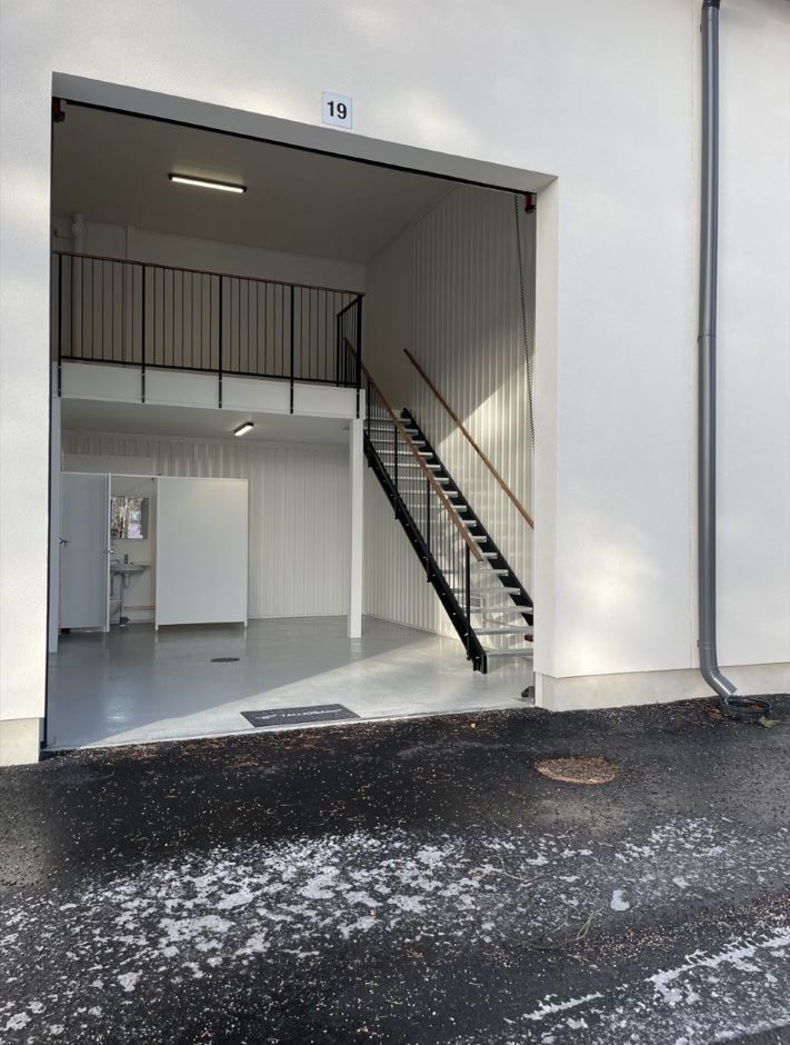 Suositulta Matinkylän Talliosakkeelta monikäyttöinen varasto, autotalli, harraste-, toimitila 19. Tilassa parvi sekä wc....