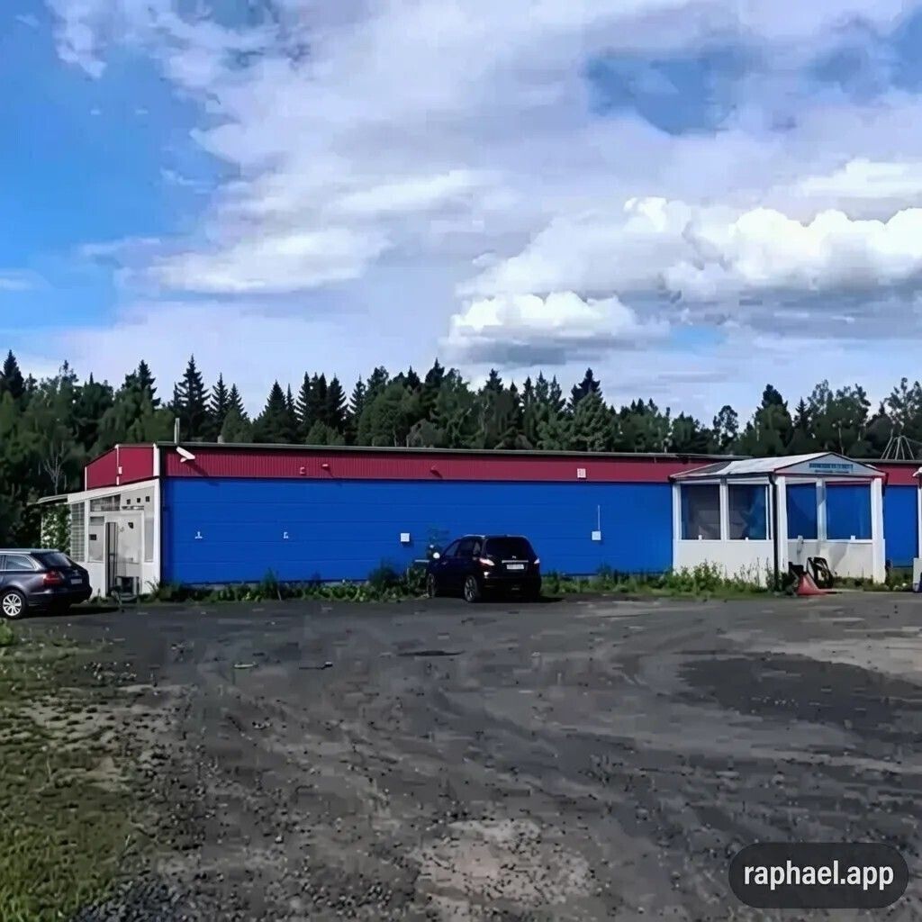 Vuokrataan: Liike-, korjaamo- ja varastotilaa Haukiputaalla (650 m²) – 4000  €/kkVuokrattavana monikäyttöinen kiinteistö kokonaisuus kahdella, yhteensä 2,35 ha tontilla. Erinomainen sijainti noin 2,5 km Haukiputaan keskustasta ja vain reilun 20 minuutin ajomatkan päässä Oulusta. Soveltuu esimerkiks...