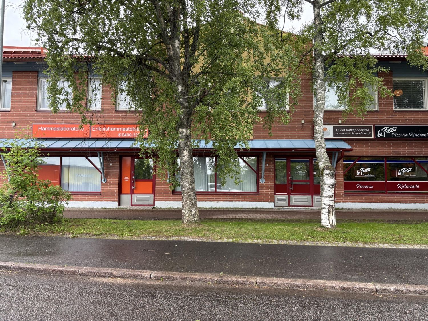 Vuokrataan Oulunsalosta katutason liikehuoneisto, joka on aiemmin toiminut vastaanottotilana. Tila soveltuu myös toimistokäyttöön. Heti vapaa vuokrattavaksi.