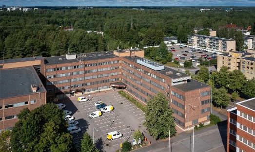 Sentnerikuja 1 tarjoaa monipuolisia toimistotiloja Helsingin Lassilassa yrityksille, jotka arvostavat toimivaa sijain...