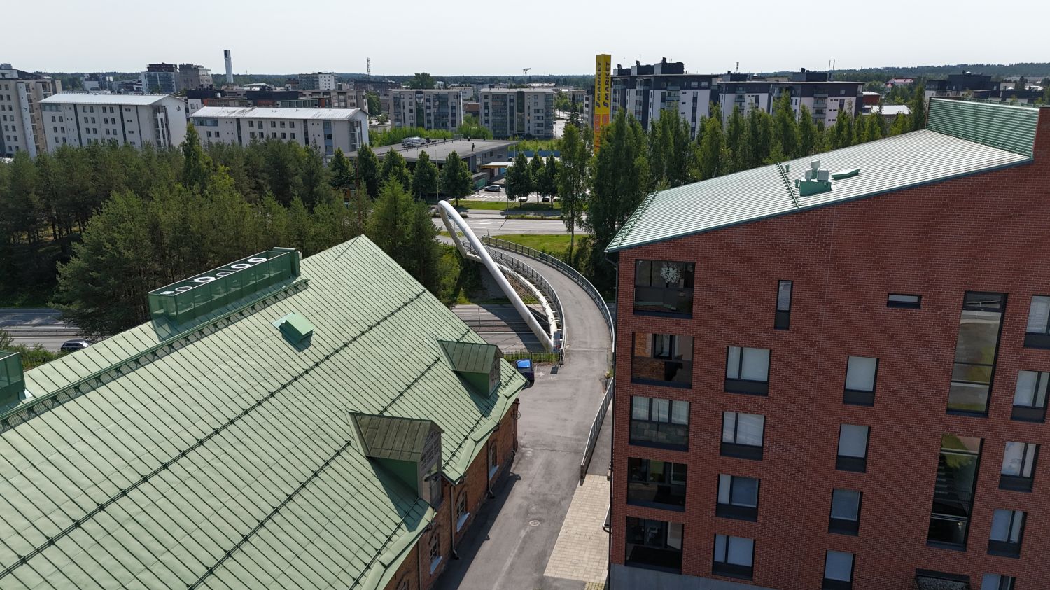 Keskustan palvelut vieressä