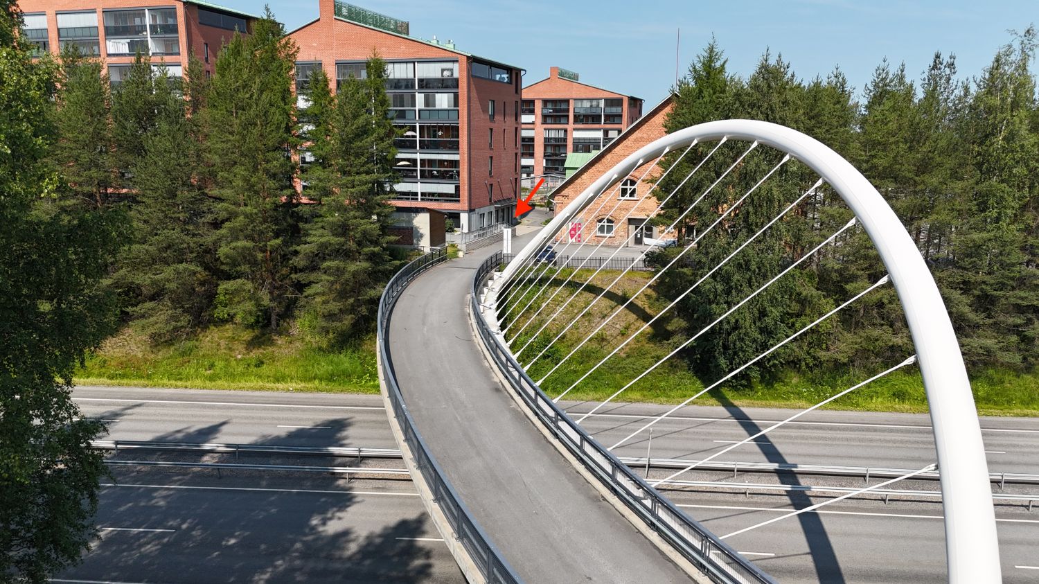 Siisti toimistotila Kalevan Navetan vieressä. Kävelysilta keskustaan ihan vieressä. Osakkeen hallinnassa myös yksi avopa...