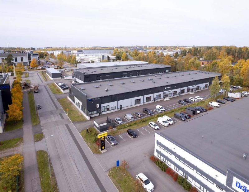 Vuokrattavana siistiä varastotilaa omalla isolla nosto-ovella. 