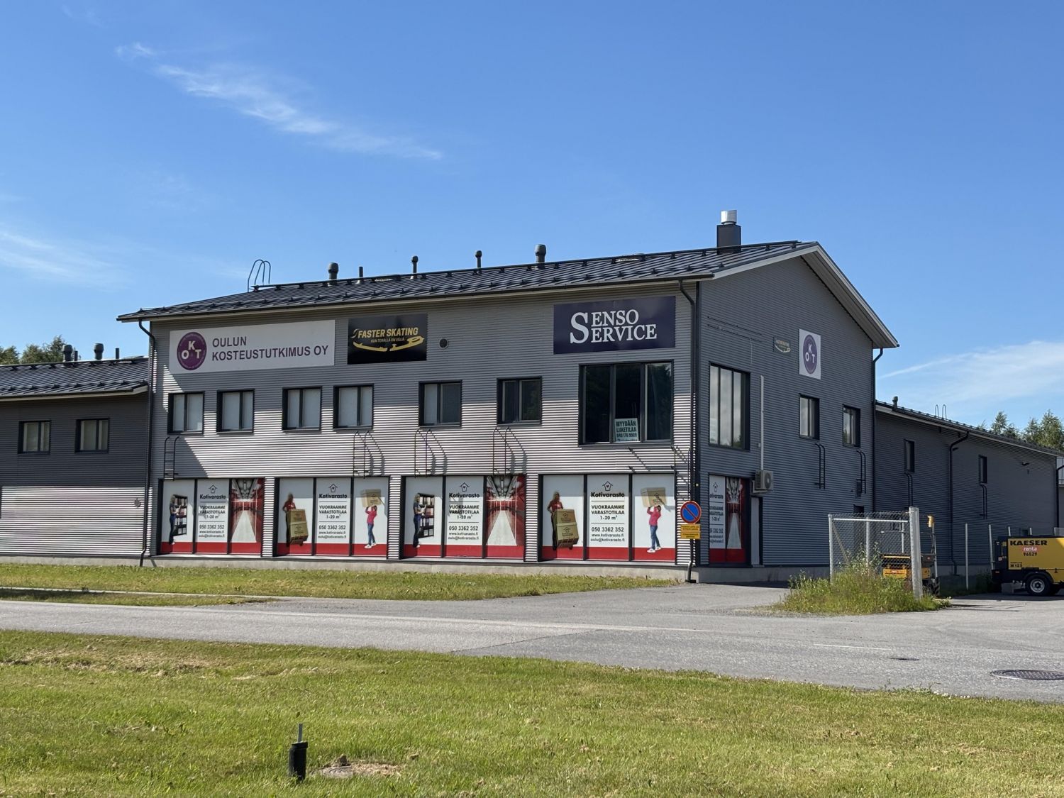 Oulun Takalaanilassa, Gneissitie 8 osoitteessa myytävänä siistikuntoinen toimistotila. Tilat sijaitsevat 2017 vuonna valmistuneessa rakennuksessa, toisessa kerroksessa. Tilaan kulku sisäpihan puolelta. Piha-alue on asfaltoitu ja tilan mukana myydään erillishintaan myös 4kpl lämpötolpallisia autopaik...
