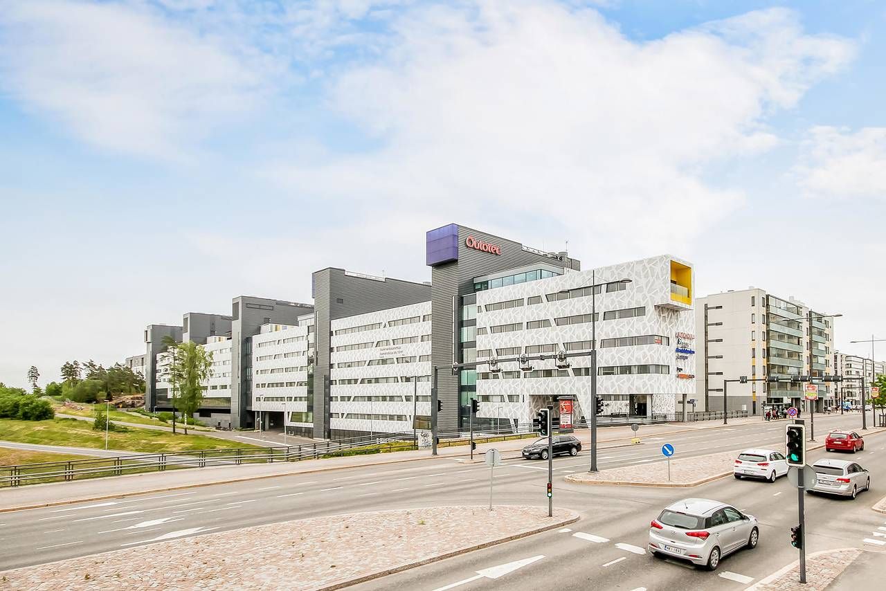 7. kerroksen valoisa toimistokokonaisuus Business Park Safiirissa Matinkylässä.