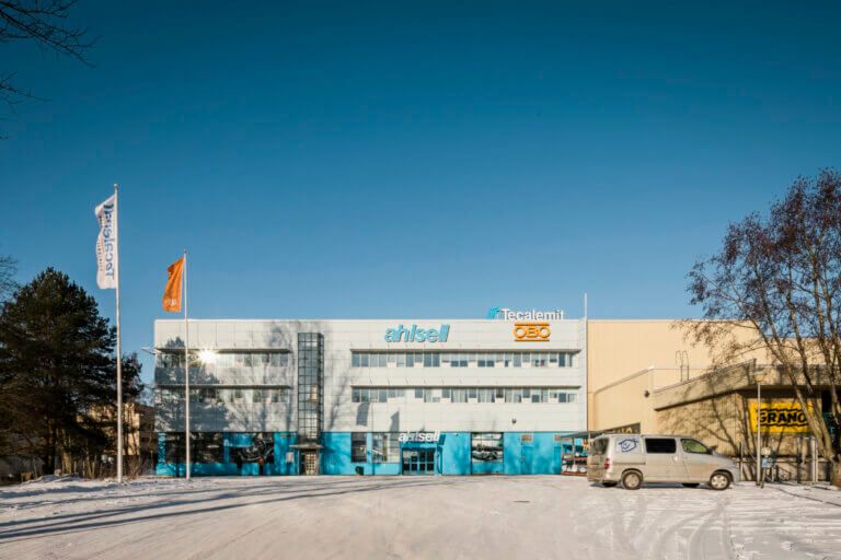 Avaraa toimistotilaa kiinteistön kolmannessa kerroksessa.