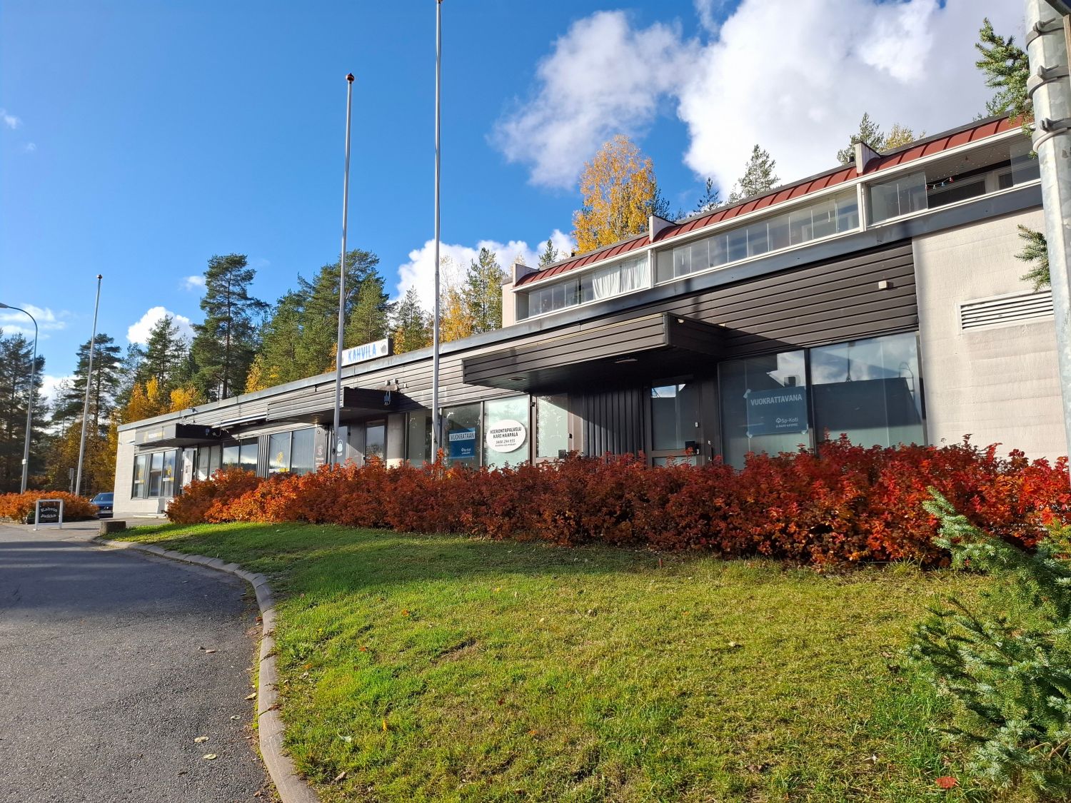 Korpilahden keskustassa Kiinteistö Oy Korpilahden Pankkitalo, jossa vuokrattavana 100 m² liikehuoneisto, joka on heti vapaana uudelle toimijalle. Liikehuoneiston etuosassa isot ikkunat tuovat avaruutta ja valoa, huoneen jatkeena on toimistoksi sopiva huone sekä tilava takaosa, jossa sosiaalitilat ja...