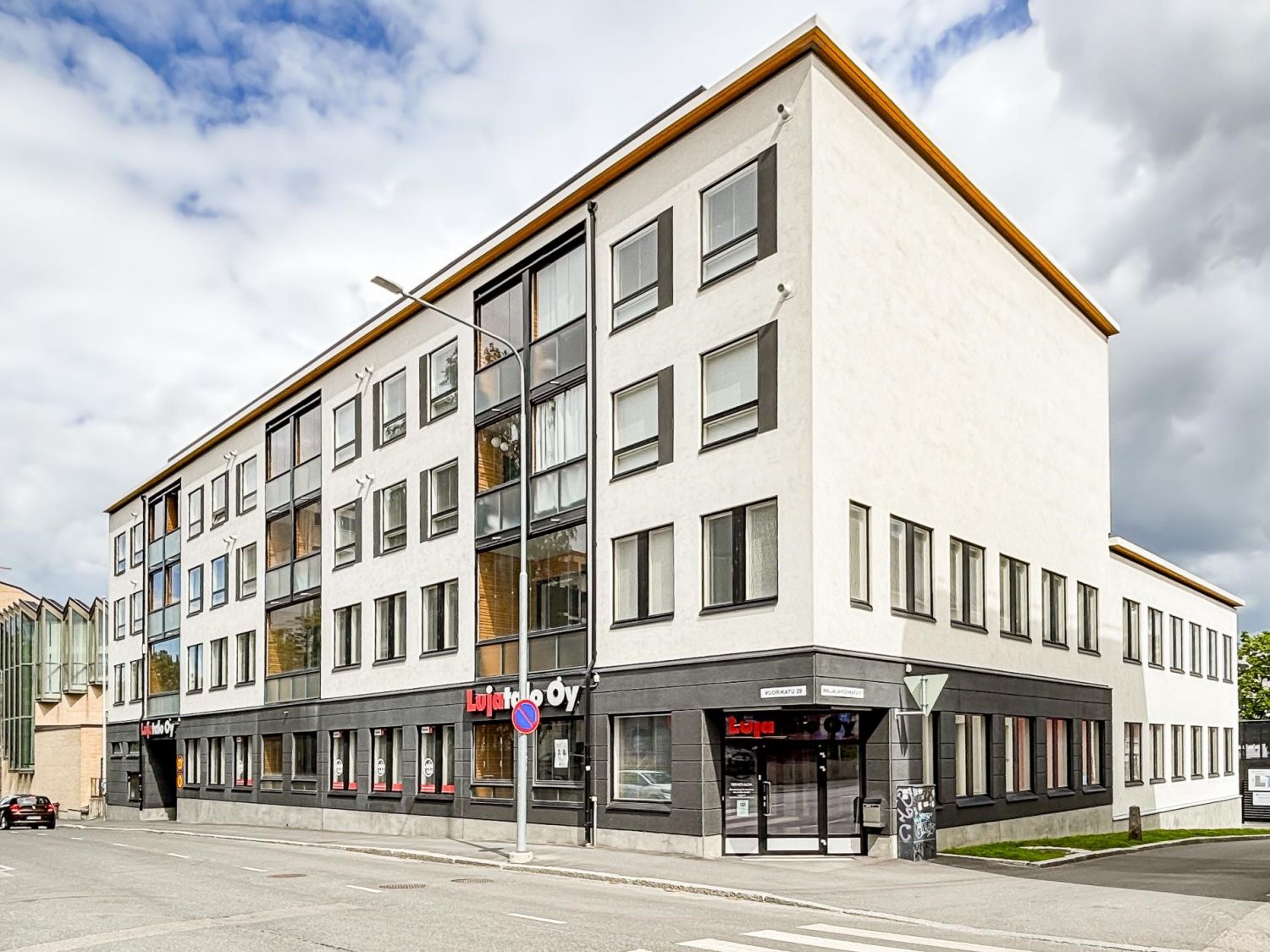Tarjolla 0-650m2 modernia, uudenveroista toimistotilaa vain lyhyen matkan päästä Kuopion torilta!

Nämä toisen kerroksen...