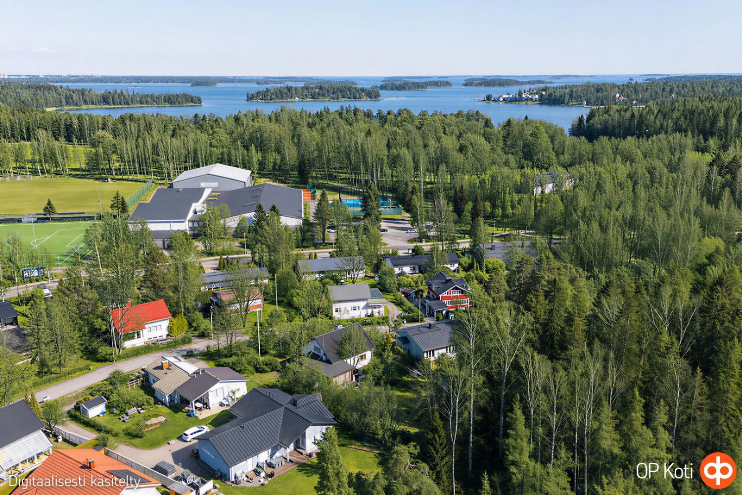 1261 m2 kokoinen tasamaatontti (kartan alue C) keskeisellä, mutta rauhallisella sijainnilla puistometsän reunassa, kävel...