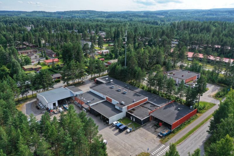 Vuokrataan moneen käyttöön soveltuvaa tuotanto/varastotilaa Tahkon ja Nilsän puolivälistä. 