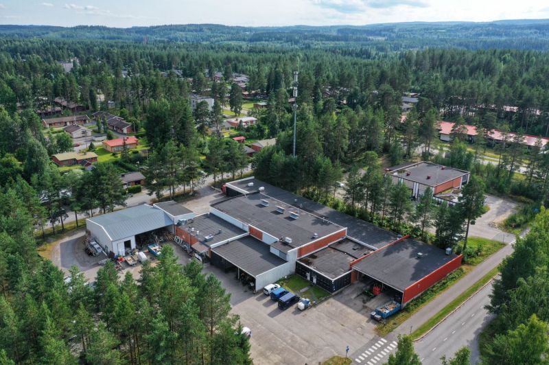 Vuokrataan moneen käyttöön soveltuvaa tuotanto/varastotilaa Tahkon ja Nilsän puolivälistä. 