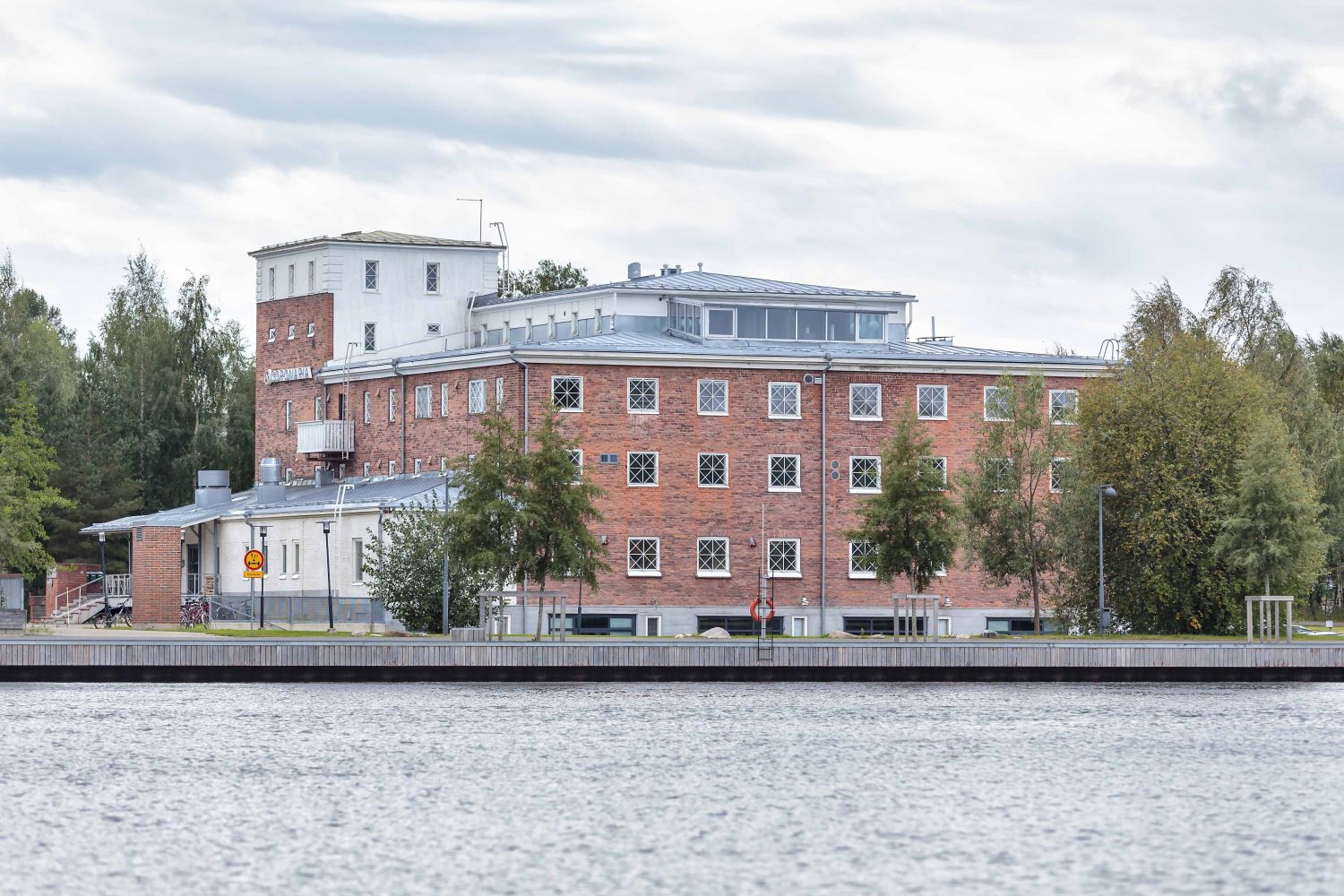 julkisivu, Kasarmintie 15