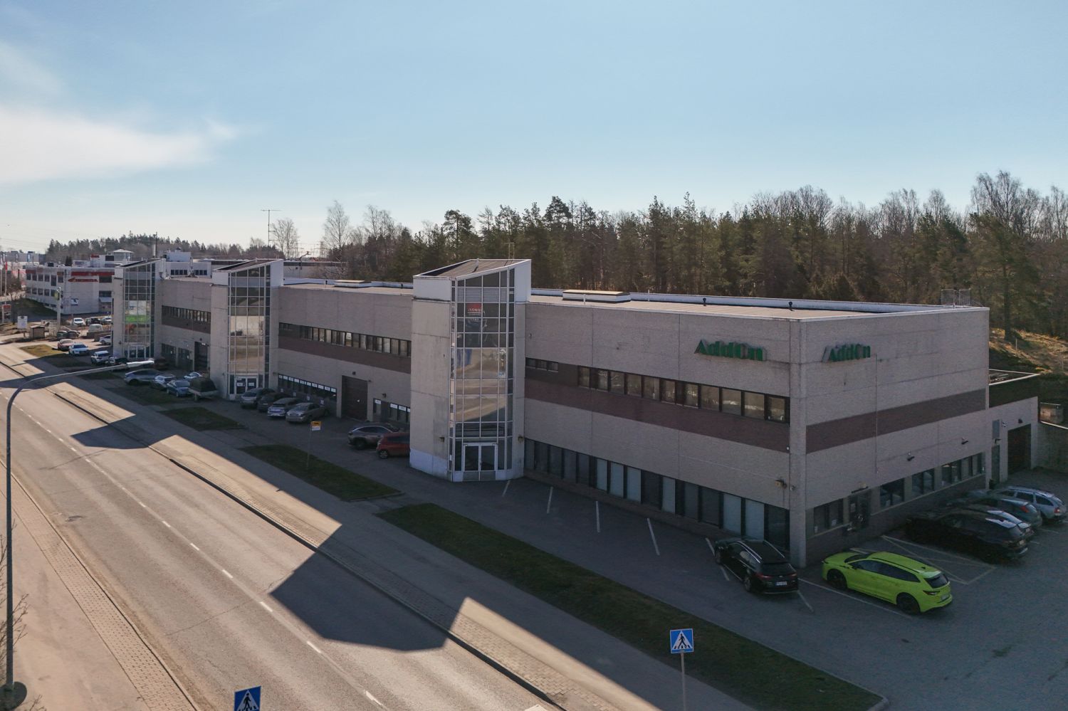 Vuokrataan 648 m2 monikäyttöinen toimitila Tuupakassa - Tuupakantie 3, Vantaa.