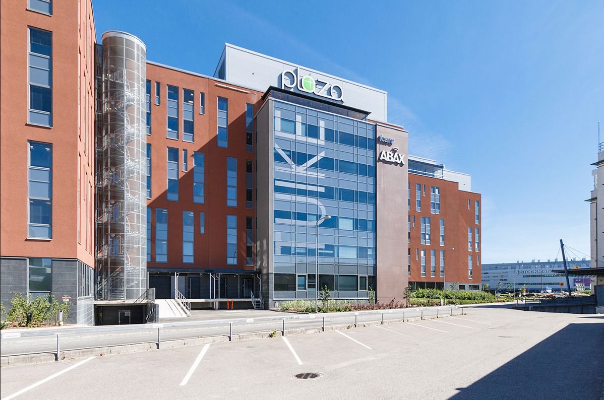 Viidestä toimistorakennuksesta ja pysäköintilaitoksesta koostuva Plaza Business Park sijaitsee erinomaisten kulkuyhteyks...
