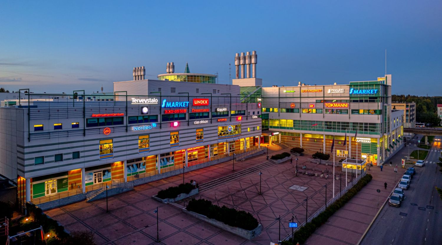 Vuokrattavissa 2. kerroksen liiketila (383m²) Myyrmannista. Tämä tilava liiketila sopii erinomaisesti monenlaiseen liike...