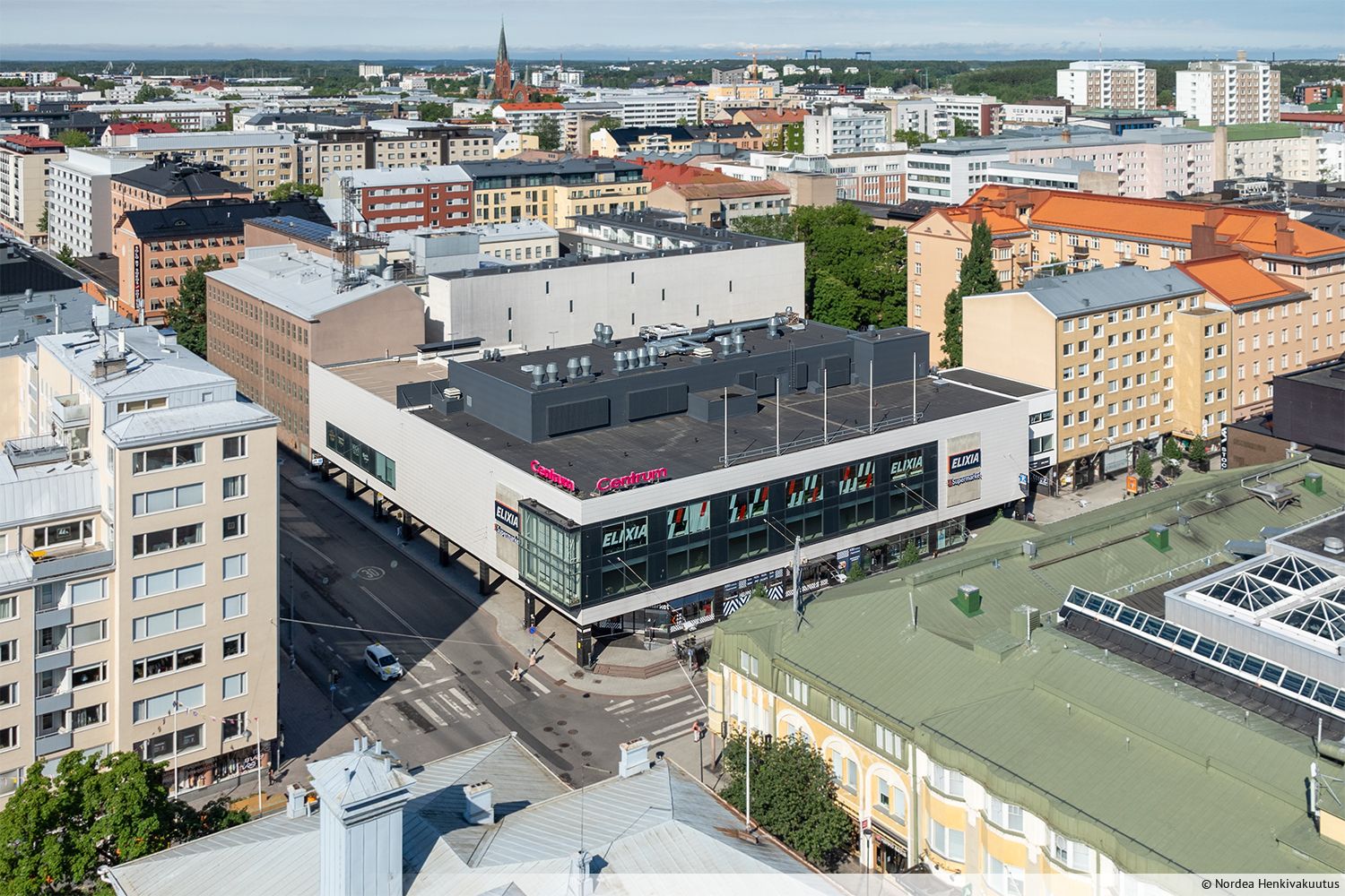 Vuokrataan monikäyttöinen liikuntatilakokonaisuus Turun keskustassa. Tilan pohjaratkaisu tarjoaa valmiit puitteet monipuoliselle toiminnalle, sillä avaran pääsalialueen lisäksi kokonaisuuteen kuuluu useampia erillisiä studio- ja salitiloja, mikä mahdollistaa esimerkiksi ryhmäliikunnan pyörittämisen ...