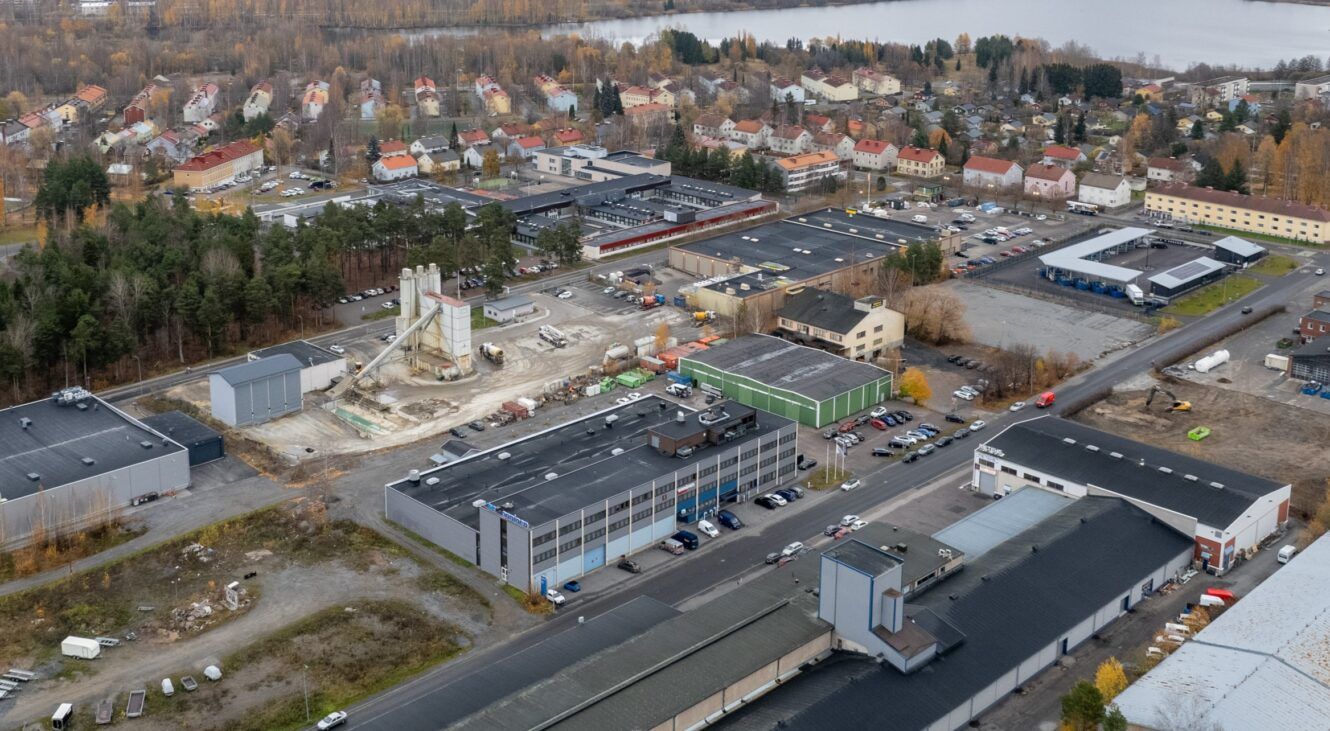 1. kerroksen 423 m²:n varastotila Kuoppamäentie 11:ssä Tampereen Nekalassa.