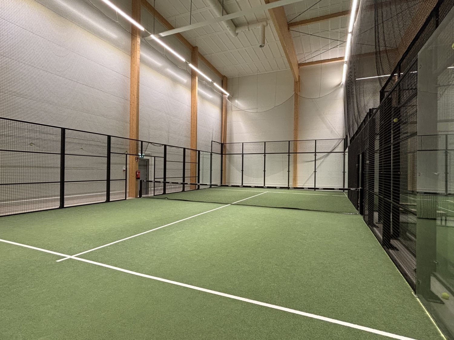 Padelkenttä tarkemmin kuvattuna