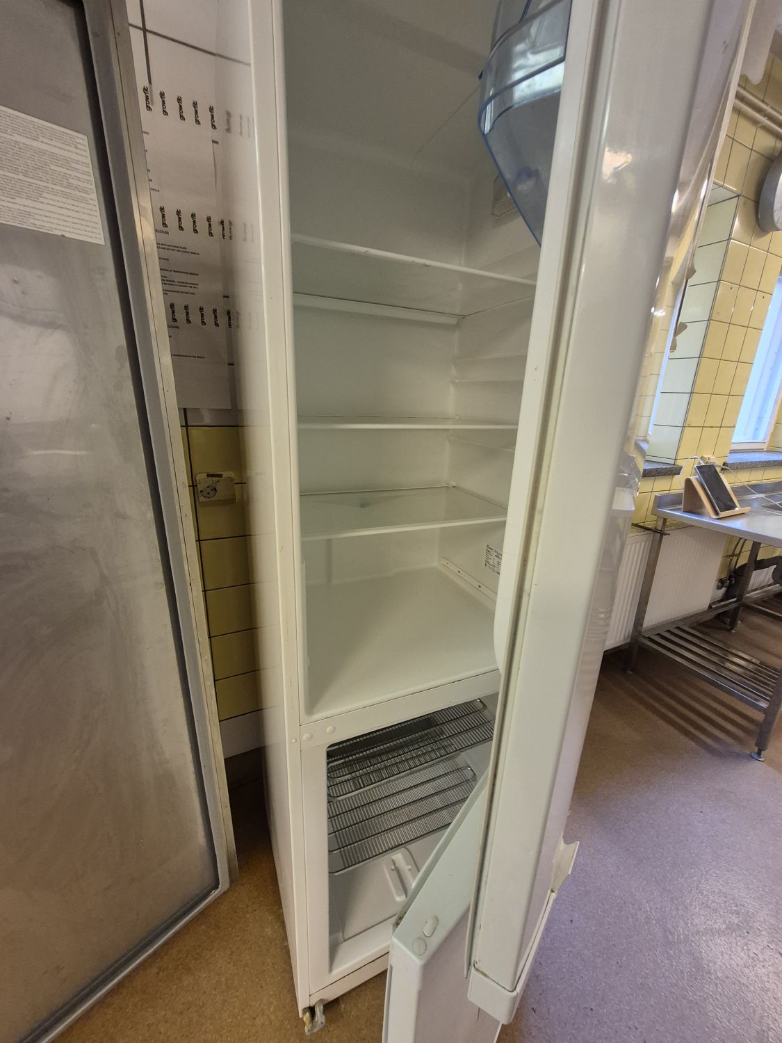 Kylmälaitteistoa, kunto vuokralaisen vastuulla