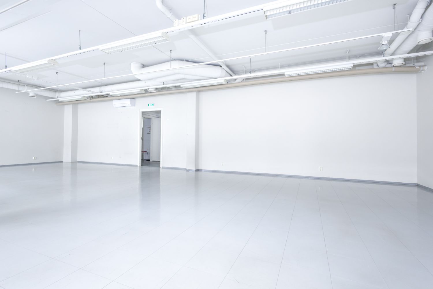 korkea monikäyttöinen liiketila