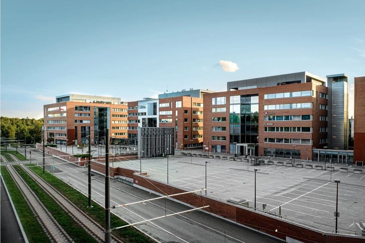 Vaisalantie 2-8 tarjoaa yrityksille laadukkaat ja modernit toimitilat erinomaisella sijainnilla. Kiinteistöstä löytyy to...