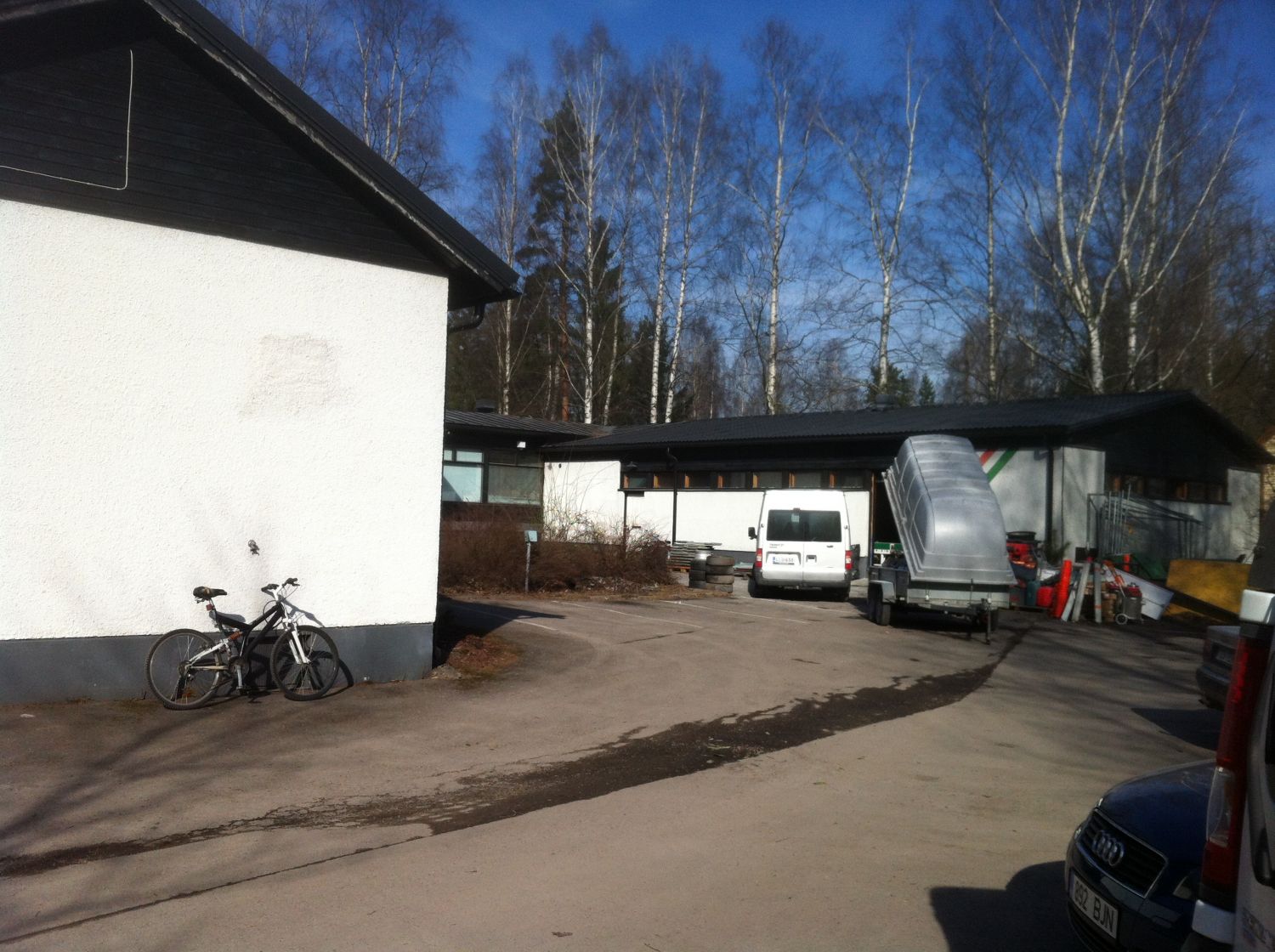 MONIKÄYTTÖINEN VARASTO, AUTOTALLI, HARRASTE TAI TYÖTILA KESKEISELLÄ PAIKALLA