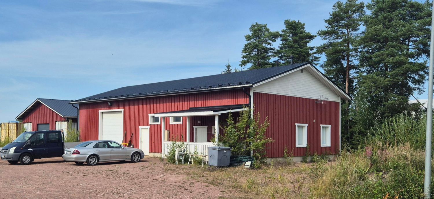 Sievarin teollisuusalueella sijaitseva teollisuushalli.

-Rakennettu 2014
-Toimitilaa 150 m2  ja sosiaalitila 50 m2
-Maa...