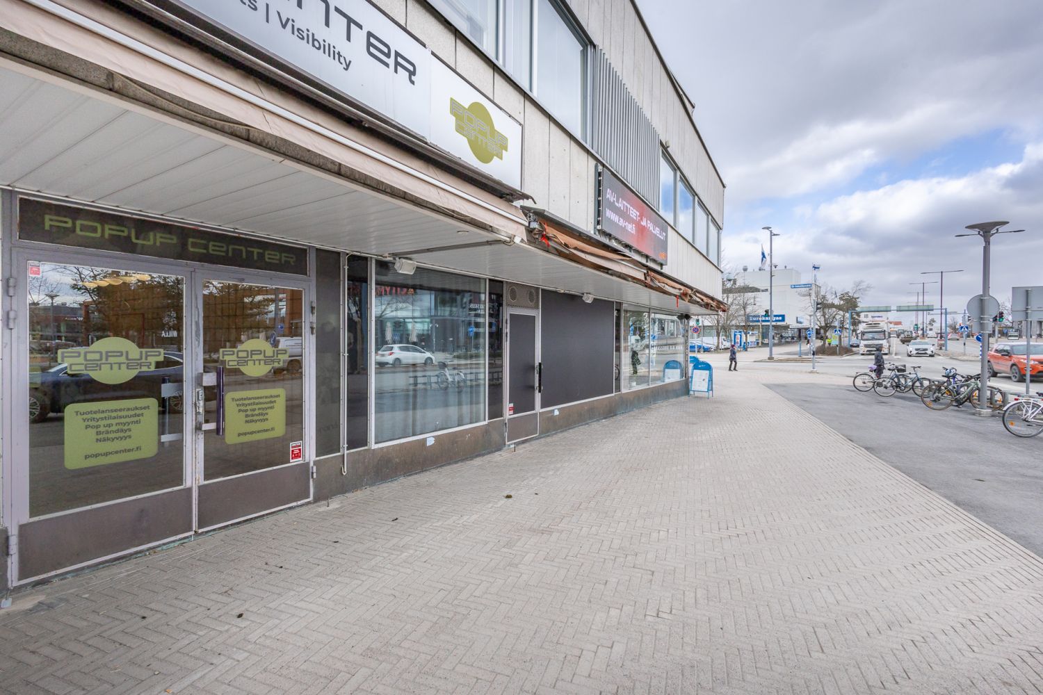 Heti vapaa kellarikerroksen lämmin varastotila. Yhtiöjärjestyksen mukainen pinta-ala 29 m². Lattia laminaattia, seinät m...
