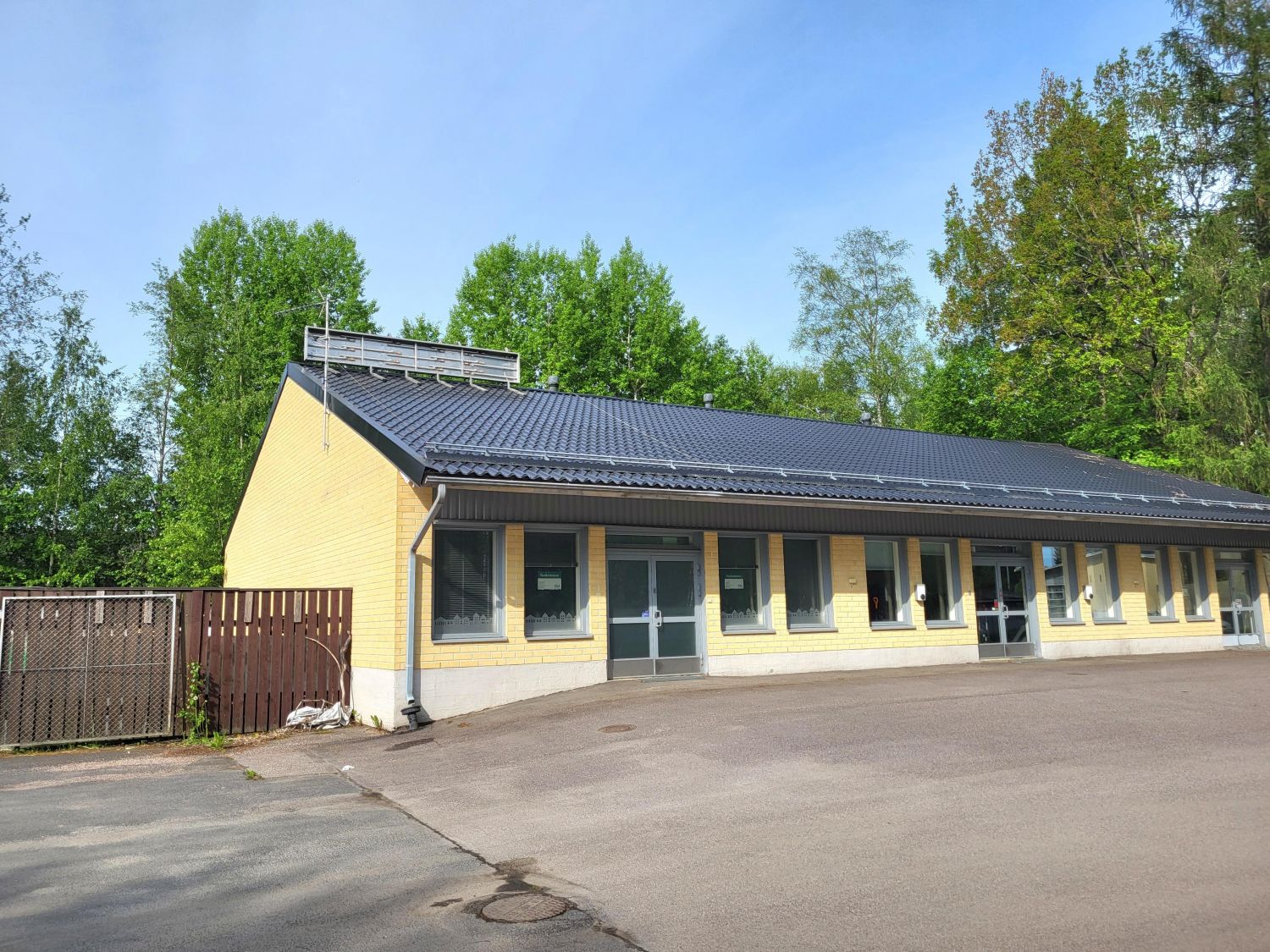 Kolmen liikehuoneiston rakennuksessa 140 m² liiketila. Heti vapaa. Hyvällä paikalla aivan ydinkeskustan tuntumassa siist...