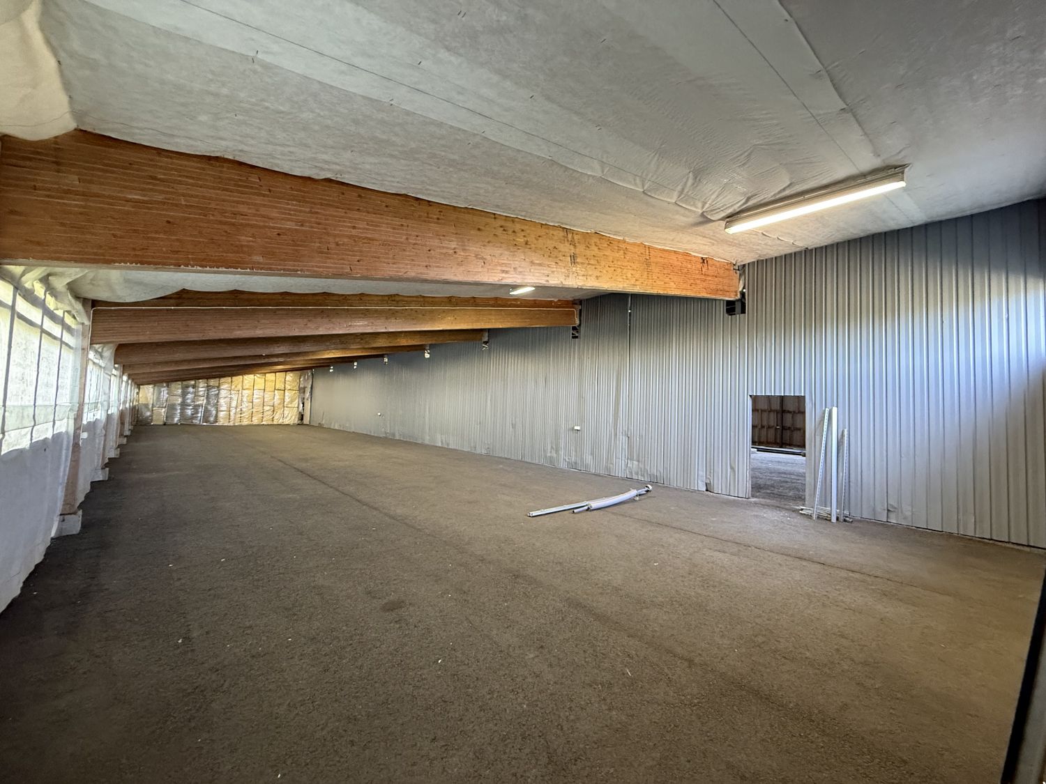 Kylmää varasto / halli / harrastetilaa 288m2 nosto-ovella.

2,56€ m2 !

Tilassa oma sähkönmittaus.