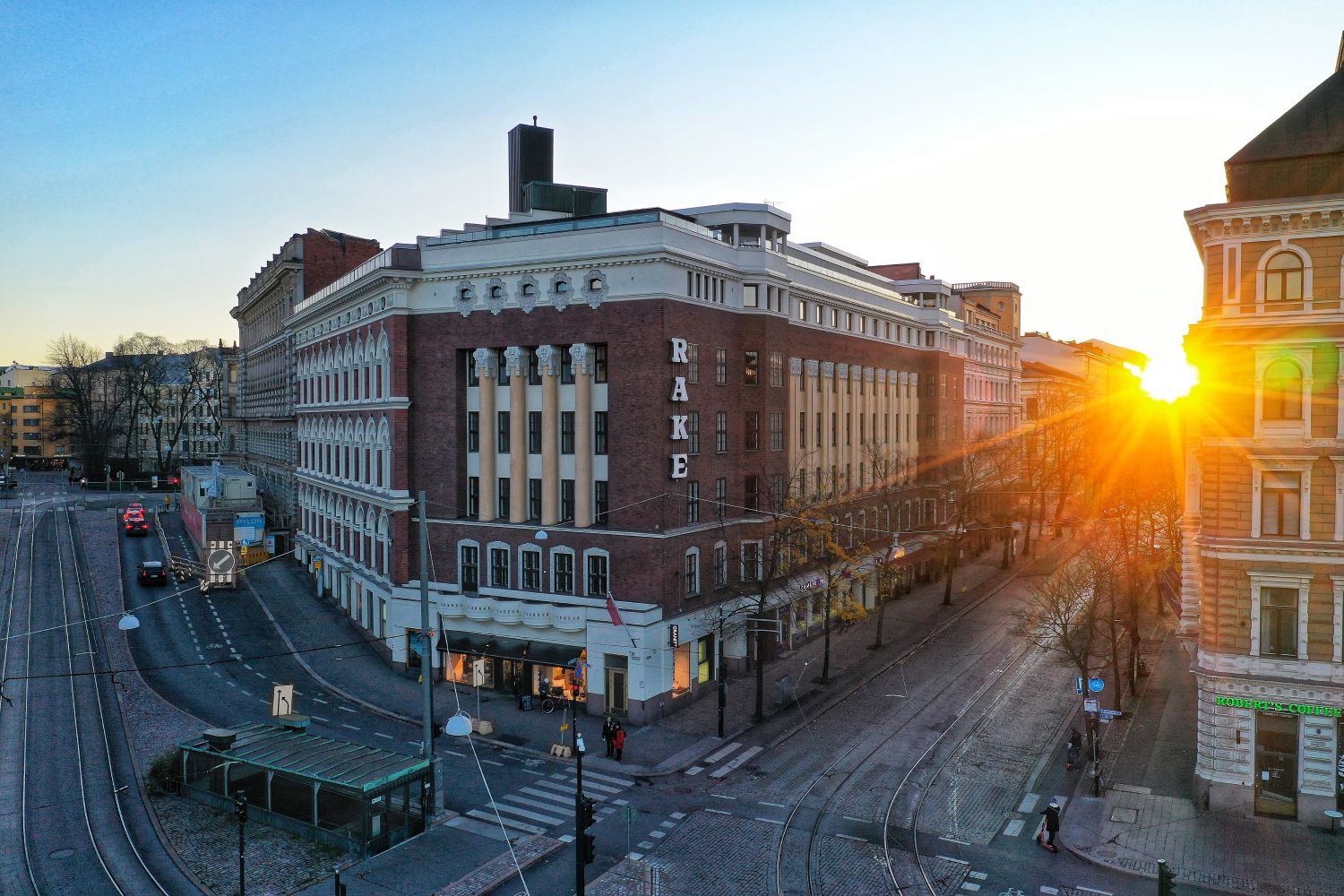 Yrityksen tarpeisiin remontoitava toimisto Erottajankadulla. 