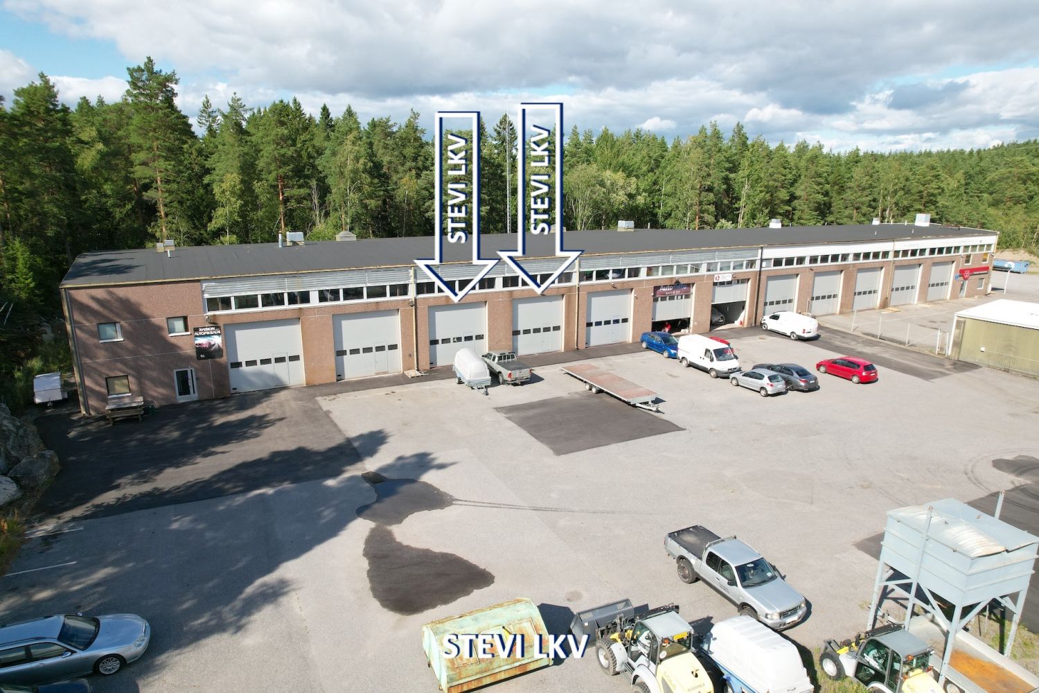 250m2 Hallitilaa / Varastotilaa / Liiketilaa *Iso Nosto-ovi x 2 *Lämmitys sisältyy *Heti vapaana *Kysy lisää Stevi 0400 ...