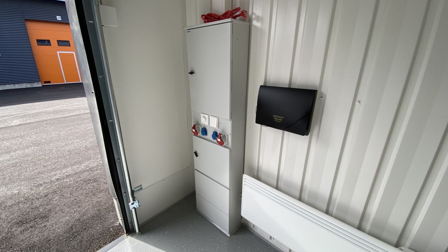 Sähkökeskus, voimavirta, nosto-oven sähkömekanismi