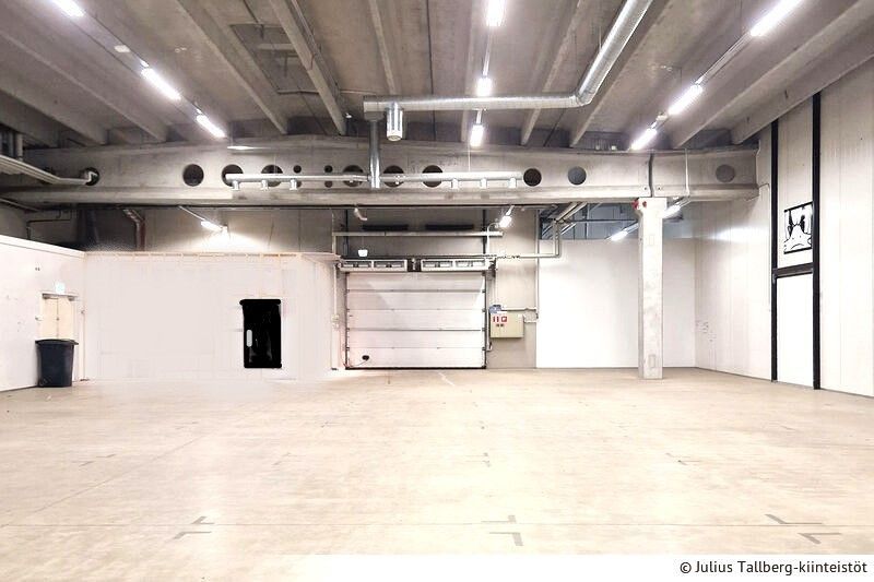Vuokrataan katutason sisään ajettava 429m2 varastotila Vantaanportin Retail Parkista. Tilasta löytyy  katettu lastaus ma...