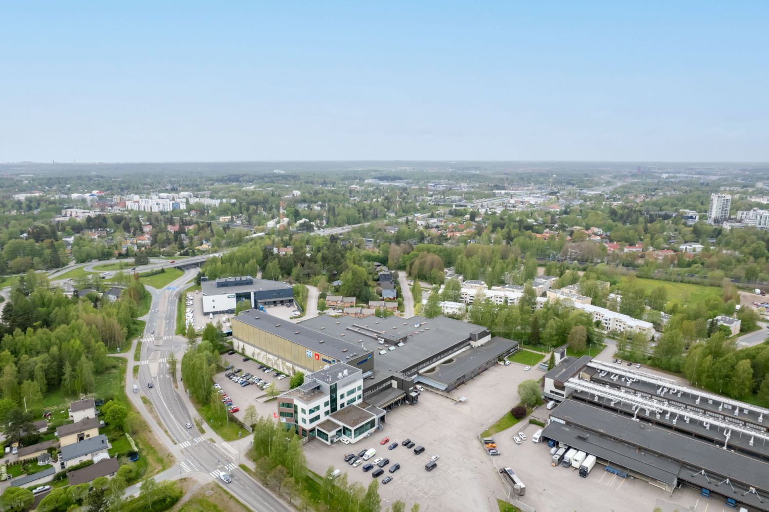 Vuokrataan ensim&auml;isen kerroksen lounasravintolatila. Tilaan kuuluu pieni toimisto ja sosiaalitilat.Heide...